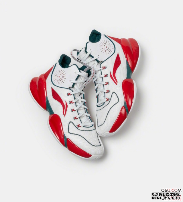 Appreciation of the physical details of CJ McCollum's exclusive Air Raid 5 Christmas PE. What are the personal PEs on CJ’s feet this season
