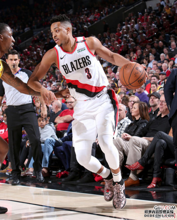 CJ McCollum's exclusive Air Raid 5 Christmas PE physical details appreciation What are the personal PEs that CJ has used this season