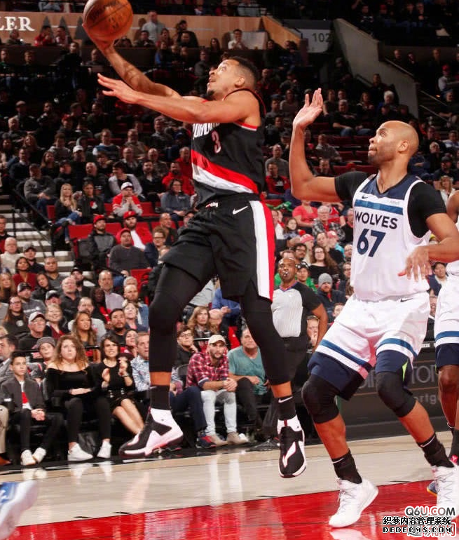 Appreciation of the physical details of CJ McCollum's exclusive Air Raid 5 Christmas PE. What are the personal PEs that CJ has worn this season
