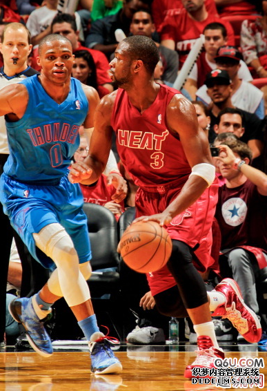 Wade's Way 7 does not have a Christmas color scheme. An inventory of Wade's Way Christmas series of shoes that Wade wore during Christmas games in previous years