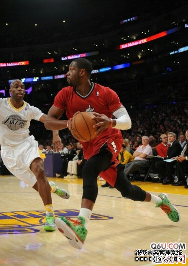 Wade's Way 7 does not have a Christmas color scheme An inventory of the Wade Way Christmas series of shoes worn by Wade in previous Christmas games