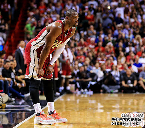 Wade's Way 7 does not have a Christmas color scheme An inventory of Wade’s Way Christmas series of shoes that Wade wore during Christmas games in previous years