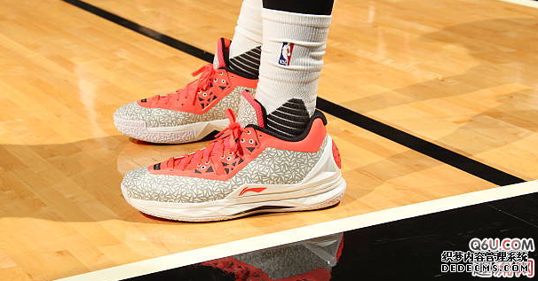 Wade's Way 7 does not have a Christmas color scheme Inventory of the Wade Way Christmas Series Shoes worn by Wade in previous Christmas games