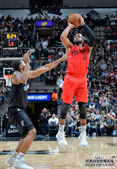 Wade's Way 7 does not have a Christmas color scheme Inventory of the Wade Way Christmas Series Shoes worn by Wade in previous Christmas games