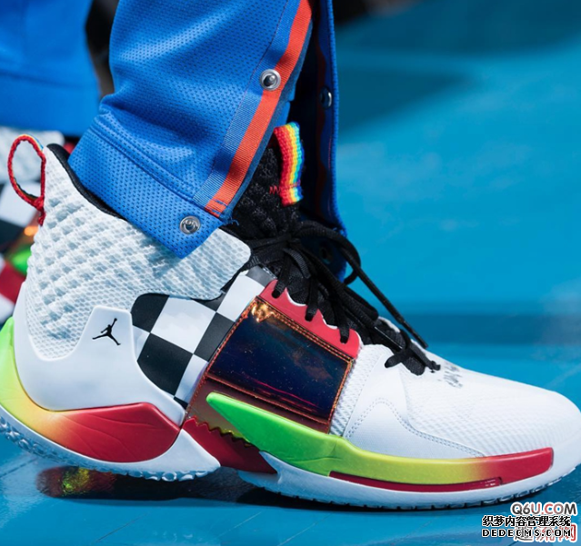 Westbrook wears the color red on the feet of the Westbrook 2nd generation Why Not Will Zer0.2's new rainbow colorway be on sale