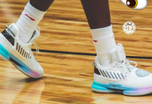 Wade wears Wade's Way 7 blue and pink gradient mar