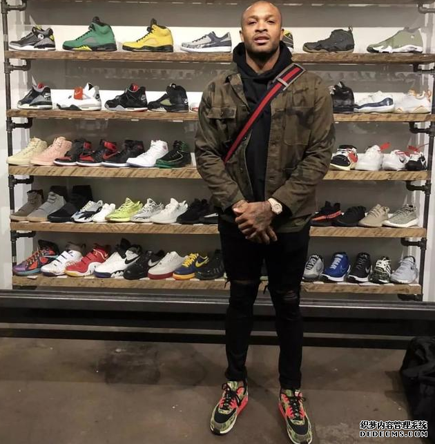 Why Tucker is called the shoe king? Why Tucker did not sign with a sneaker brand