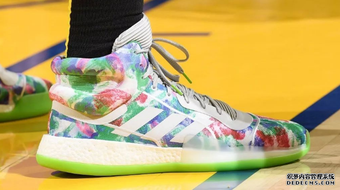 2018 Christmas War LeBron James's lbj16 Superman color matching Christmas War Inventory of super-good-looking shoes