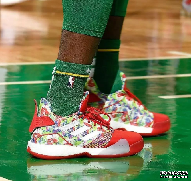 2018 Christmas War LeBron James's lbj16 Superman color matching, inventory of high-looking shoes in the Christmas War