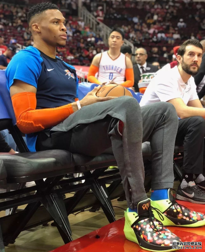2018 Christmas War LeBron James's lbj16 Superman Color Matching List of High-Looking Shoes in the Christmas War