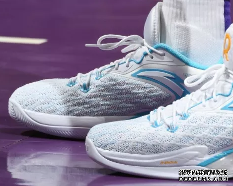 What are the sneakers worn by NBA stars on December 24th? An inventory of sneakers worn by NBA stars on December 24th