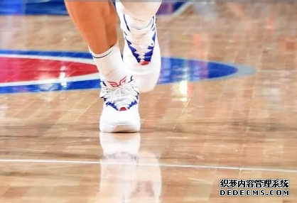 What sneakers did Curry wear in the NBA on December 18? List of sneakers worn by NBA stars on December 18