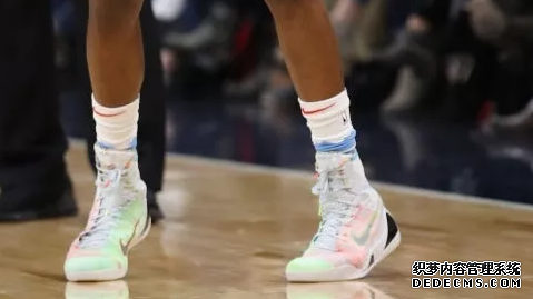What sneakers Curry wore in the NBA on December 18, a list of sneakers worn by NBA stars on December 18