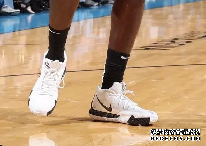 What sneakers Curry wore in the NBA on December 18th. List of sneakers worn by NBA stars on December 18