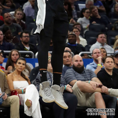What are the sneakers worn by NBA stars on December 20th? List of sneakers worn by NBA stars on December 20th