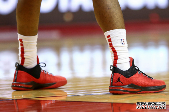 What sneakers are worn by NBA stars on December 20th? List of sneakers worn by NBA stars on December 20th