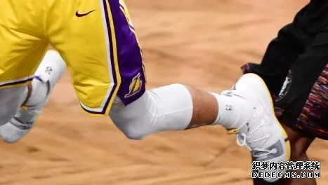 What sneakers are worn by NBA stars on December 19th Inventory of sneakers worn by NBA stars on December 19