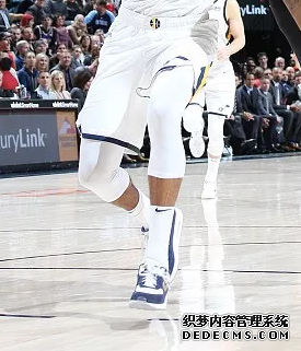 What sneakers are worn by NBA stars on December 13th Inventory of sneakers worn by NBA stars on December 13