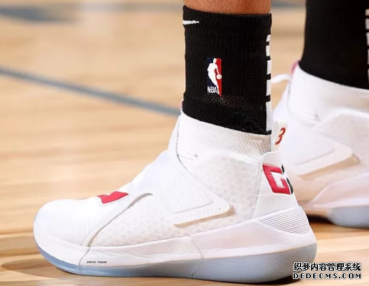 What sneakers are worn by NBA stars on December 13th? An inventory of sneakers worn by NBA stars on December 13th