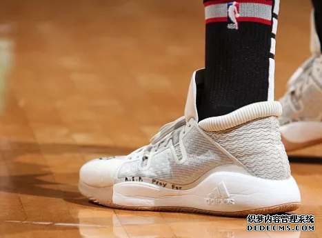 What sneakers are worn by NBA stars on December 13th? Inventory of sneakers worn by NBA stars on December 13