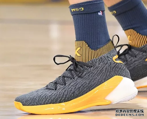 What sneakers are worn by NBA stars on December 13th Inventory of sneakers worn by NBA stars on December 13