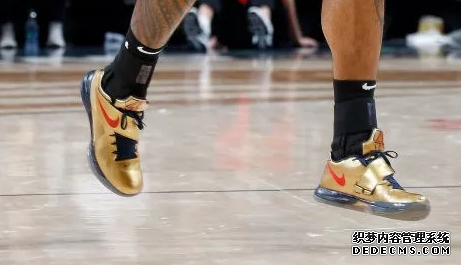 What sneakers are worn by NBA stars on December 17th? List of sneakers worn by NBA stars on December 17th