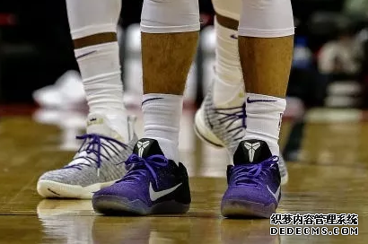 What are the sneakers worn by NBA stars on December 14th List of sneakers worn by NBA stars on December 14th