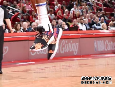 What sneakers are worn by NBA stars on December 14th? List of sneakers worn by NBA stars on December 14th