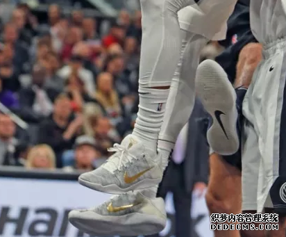 What are the sneakers worn by NBA stars on December 14th List of sneakers worn by NBA stars on December 14th
