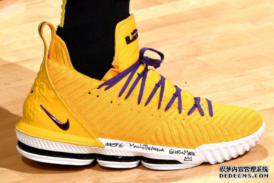 What sneakers are worn by NBA stars on December 8th? List of sneakers worn by NBA stars on December 8