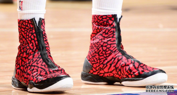 What sneakers are worn by NBA stars on December 8th? List of sneakers worn by NBA stars on December 8