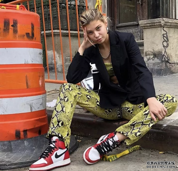 What are the trendiest autumn and winter outfits on Instagram in 2018? A collection of the most trendy autumn and winter outfits on Instagram in 2018
