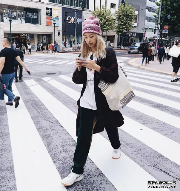 What are the most trendy autumn and winter outfits on Instagram in 2018 A large collection of the most trendy autumn and winter outfits on Instagram in 2018 