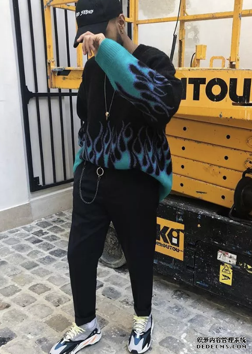 What are the trendiest autumn and winter outfits on Instagram in 2018? A collection of the trendiest autumn and winter outfits on Instagram in 2018