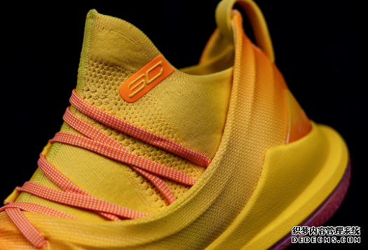 Appreciation of details of Curry 5's trip to China