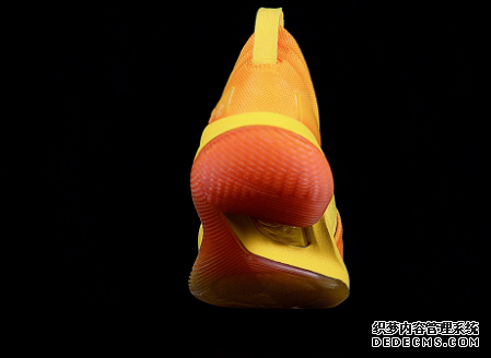 Appreciation of details of Curry 5's trip to China