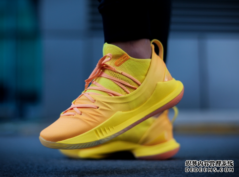 Appreciation of details of Curry 5's trip to China