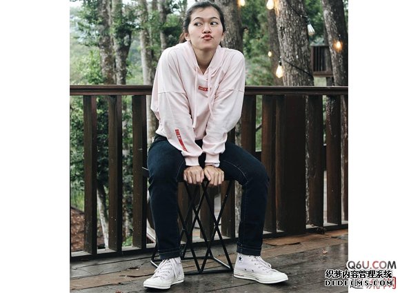 How many colors are there for Converse canvas shoes? Suggestions for matching Converse canvas shoes in various colors