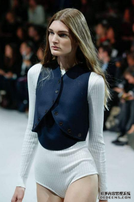 What brand is Courreges What grade is Courreges