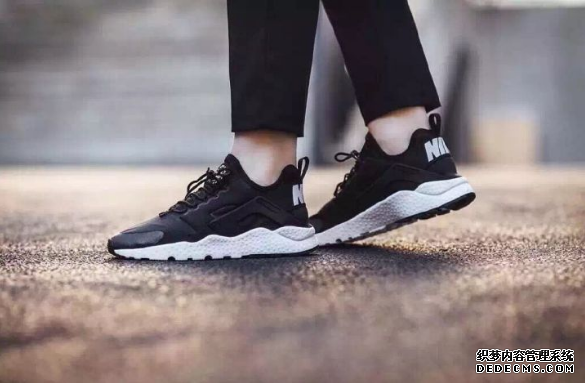 What are the characteristics of Nike Wallace running shoes? What are the differences between the first and second generations of Wallace
