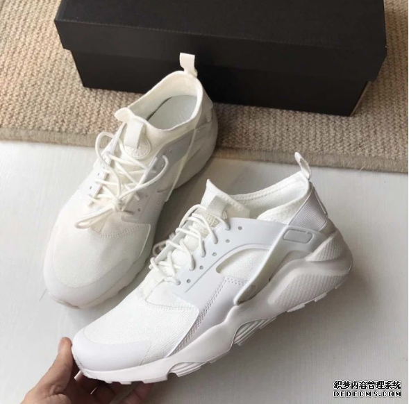 What are the characteristics of Nike Wallace running shoes? What are the differences between the first and second generations of Wallace