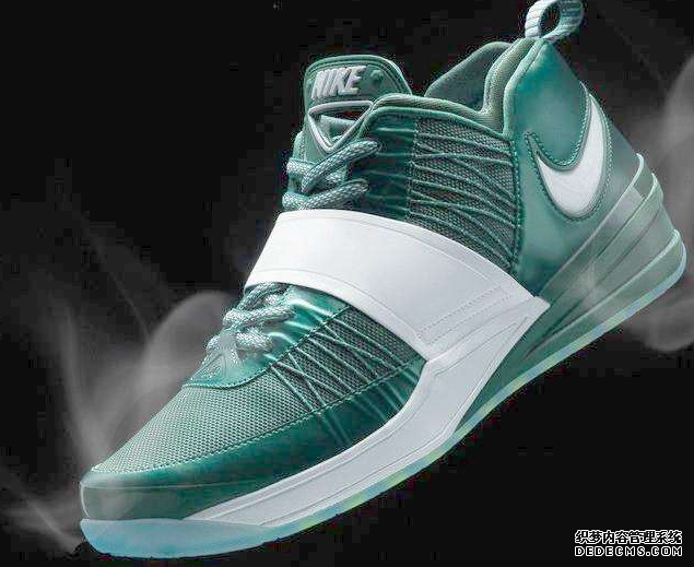 Why are the soles of basketball shoes hard? What material is the sole better