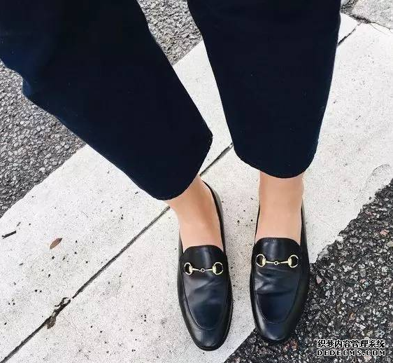 What should I do if my shoes are deformed? How long can my shoes be worn