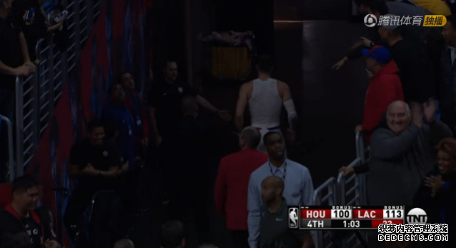 Paul led Harden and others into the Clippers locker room, the causes and consequences of a serious conflict between the Rockets and Clippers