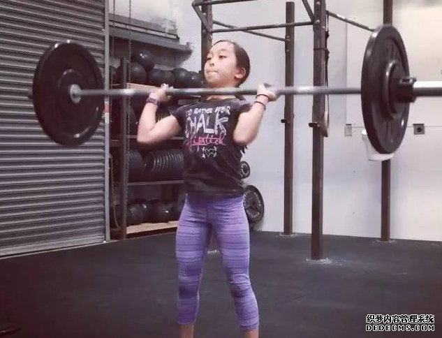 Is children's fitness good or not? 12-year-old girl Elle is obsessed with fitness