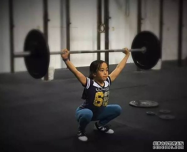 Is children's fitness good or not? 12-year-old girl Elle is obsessed with fitness