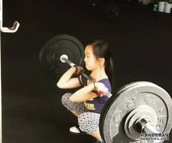 Is children's fitness good or not? 12-year-old girl Elle is obsessed with fitness