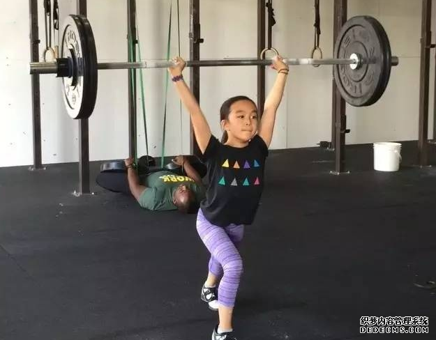 Is children's fitness good? 12-year-old girl Elle is obsessed with fitness