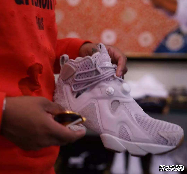 Can Reebok Inflatable Shoes Be Washed with Water? Reebok Inflatable Shoes Cleaning Tutorial Can Reebok Inflatable Shoes Be Washed with Water? Reebok Inflatable Shoes Cleaning Tutorial