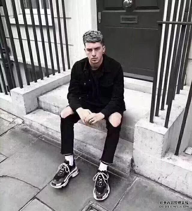 Comparison of authenticity and fakeness of Balenciaga dad shoes